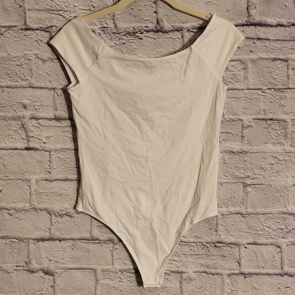 🤍Everlane NWOT Off Shoulder White Thong Bodysuit - Picture 6 of 13